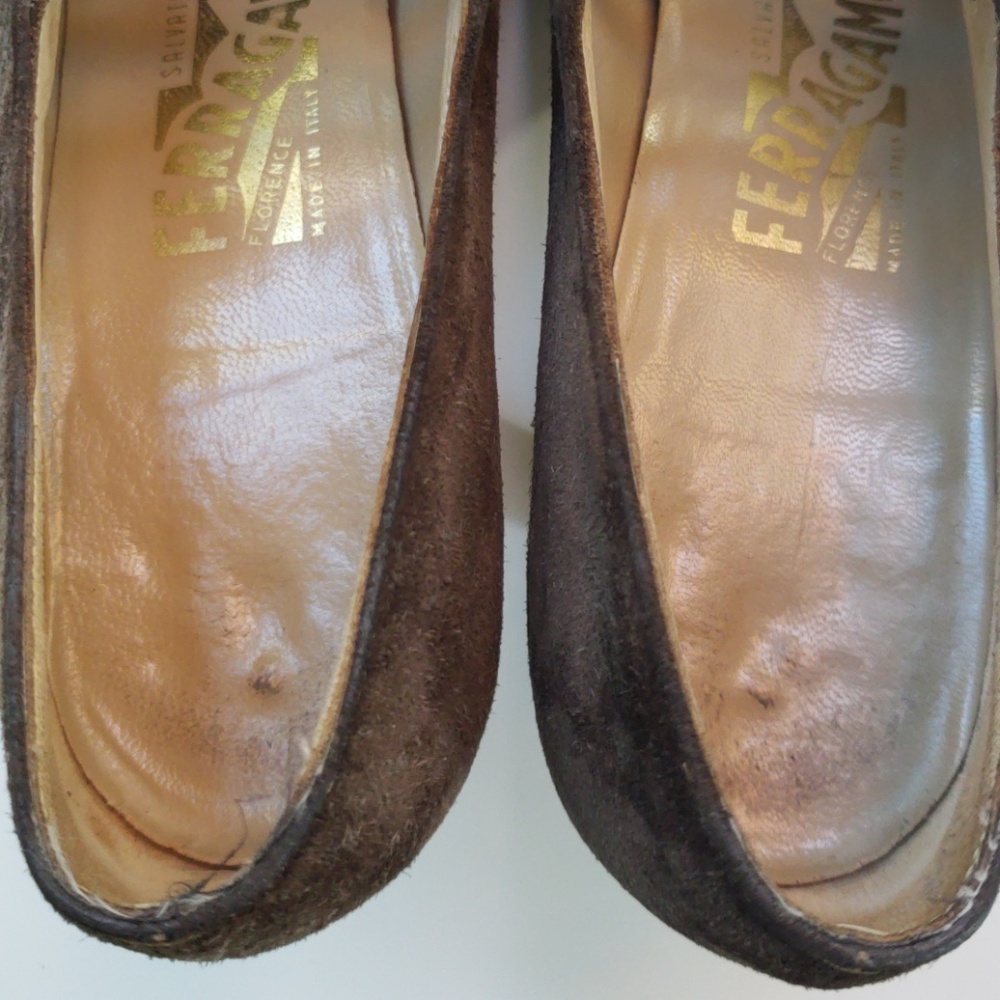 🔥HP🔥VTG Ferragamo pumps, sz 8 AA, grey suede - Picture 7 of 8